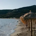 Pnoes Skyros Гостевой дом