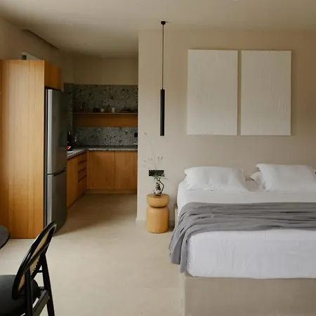 Гостевой дом Pnoes Skyros 4*