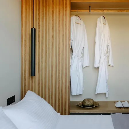 Pnoes Skyros 4*