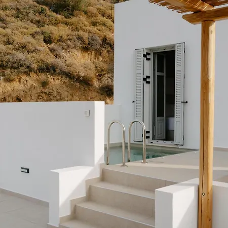 Pnoes Skyros 4*